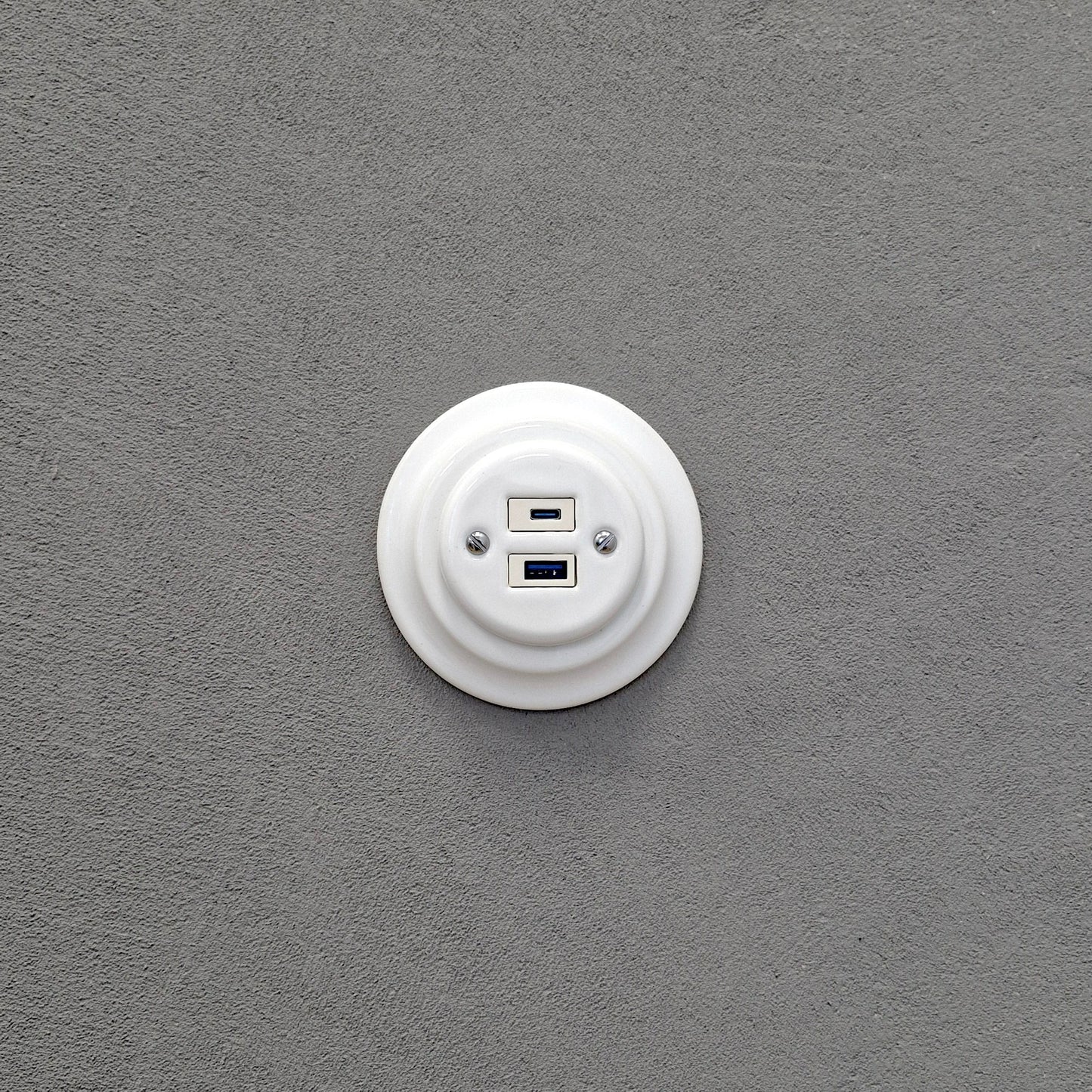 Porcelain USB Charging Socket – Retro Loft Style | Vintage Design, Flush-Mounted, USB A+C Socket in White Ceramic