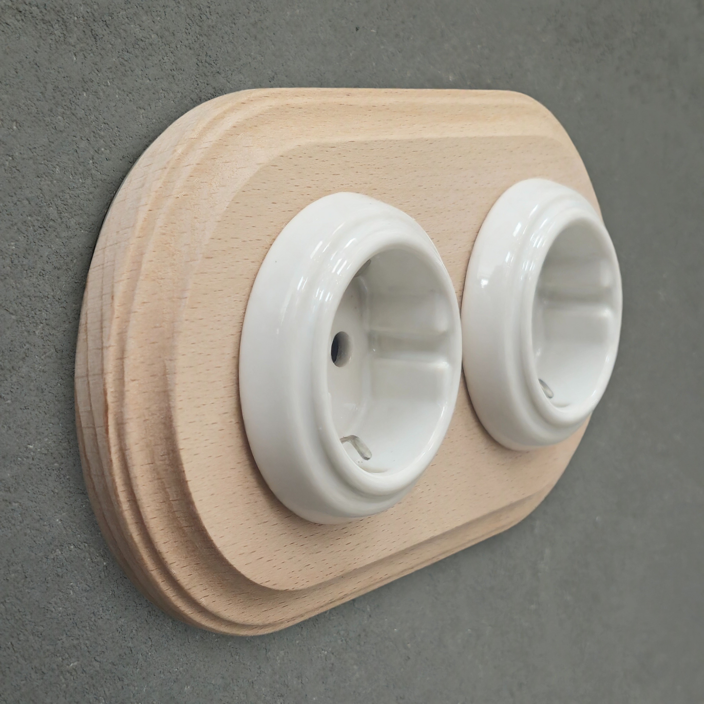 Retro Style White Ceramic German Schuko Socket – Retro Loft Style | Vintage Design, Flushed-Mounted, Natural Wood Frame