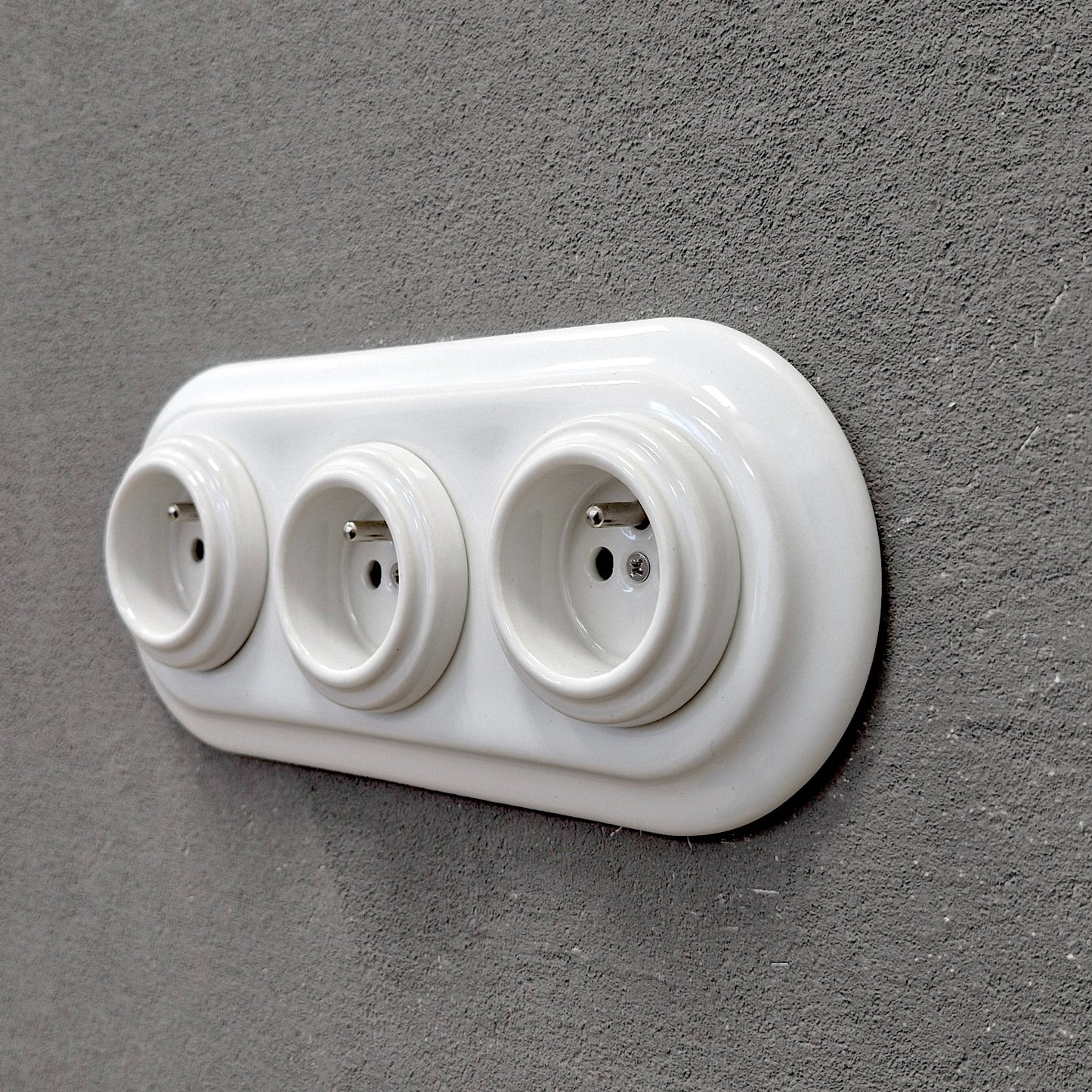 Triple Power Porcelain Socket – Retro Loft Style | Vintage Design, Flush-Mounted, French Socket in White Ceramic