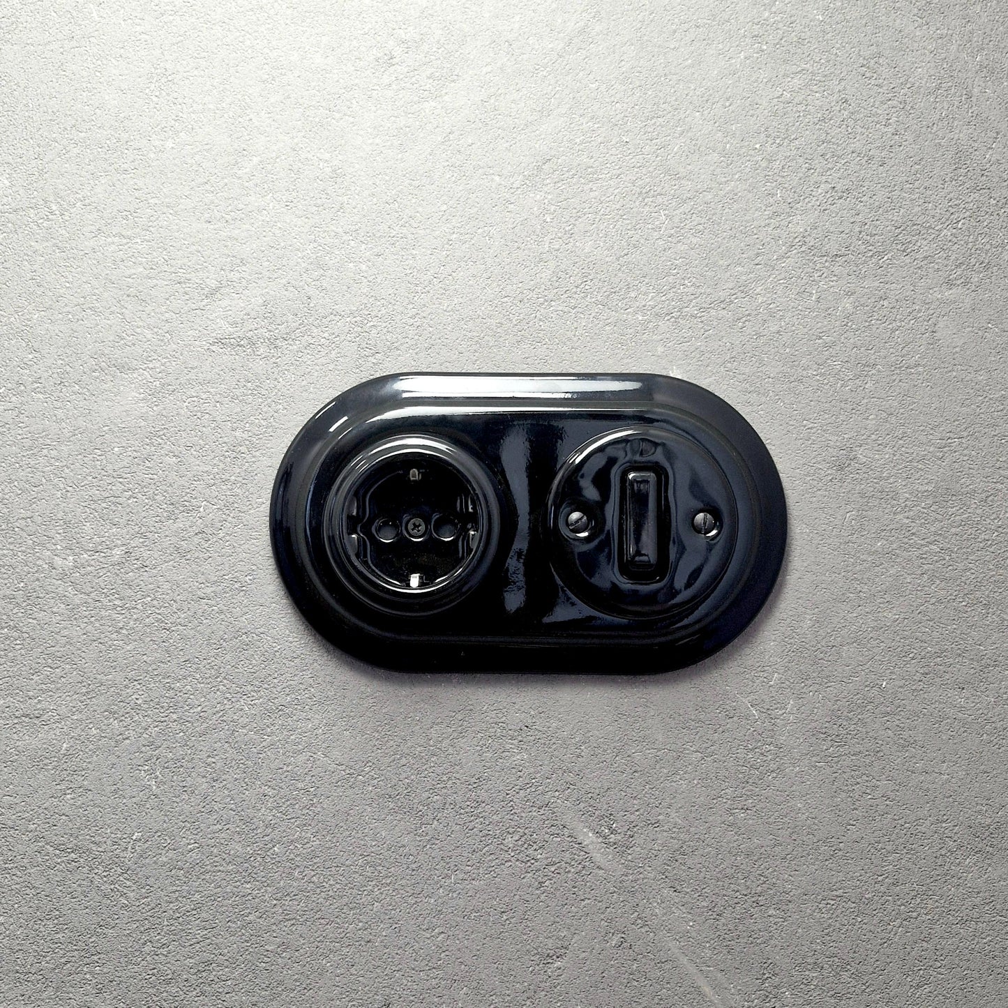 Porcelain Socket with Switch 1 Gang – Retro Loft Style | Vintage Design, Flush-Mounted, German Schuko Socket Black Ceramic