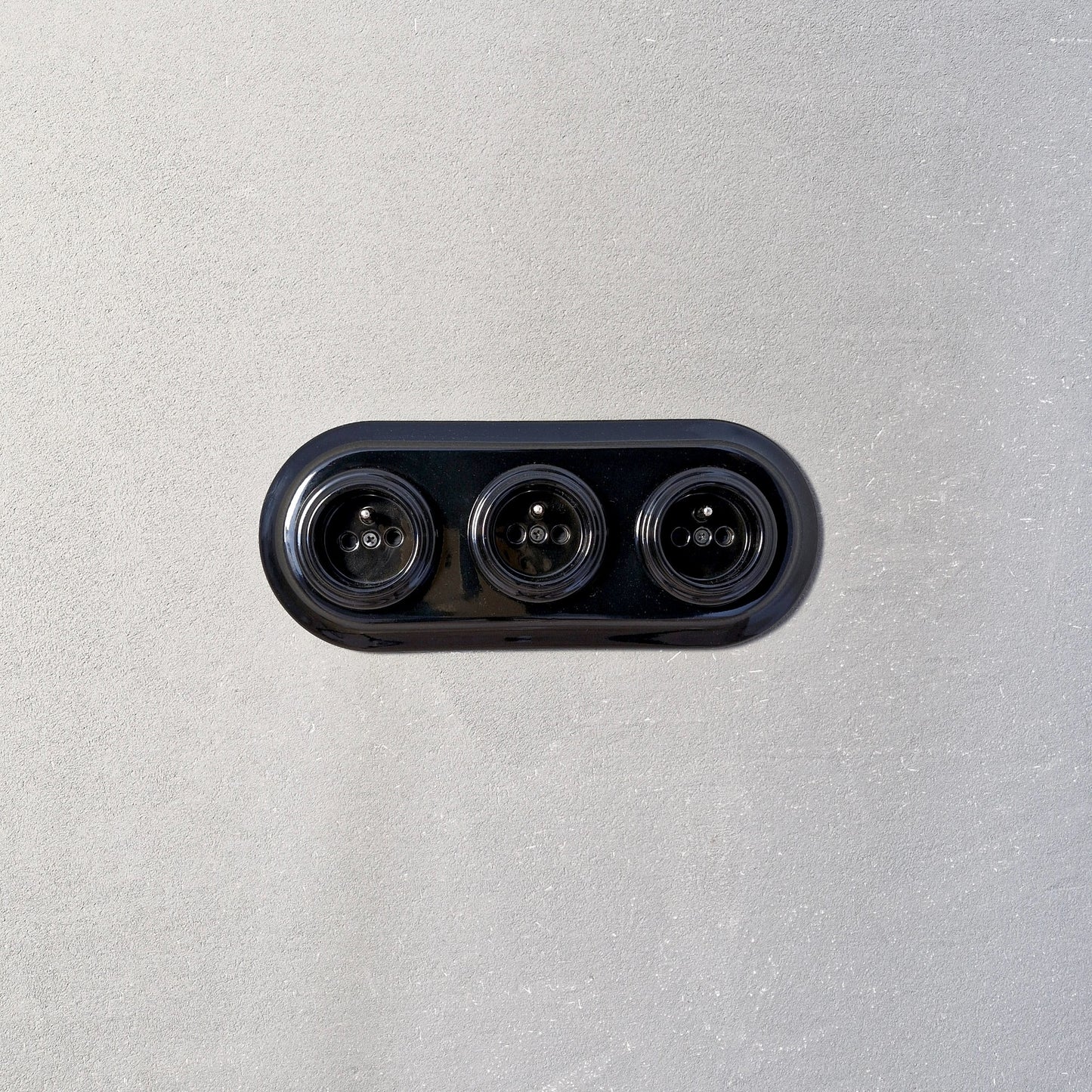 Triple Power Porcelain Socket – Retro Loft Style | Vintage Design, Flush-Mounted, French Socket in Black Ceramic