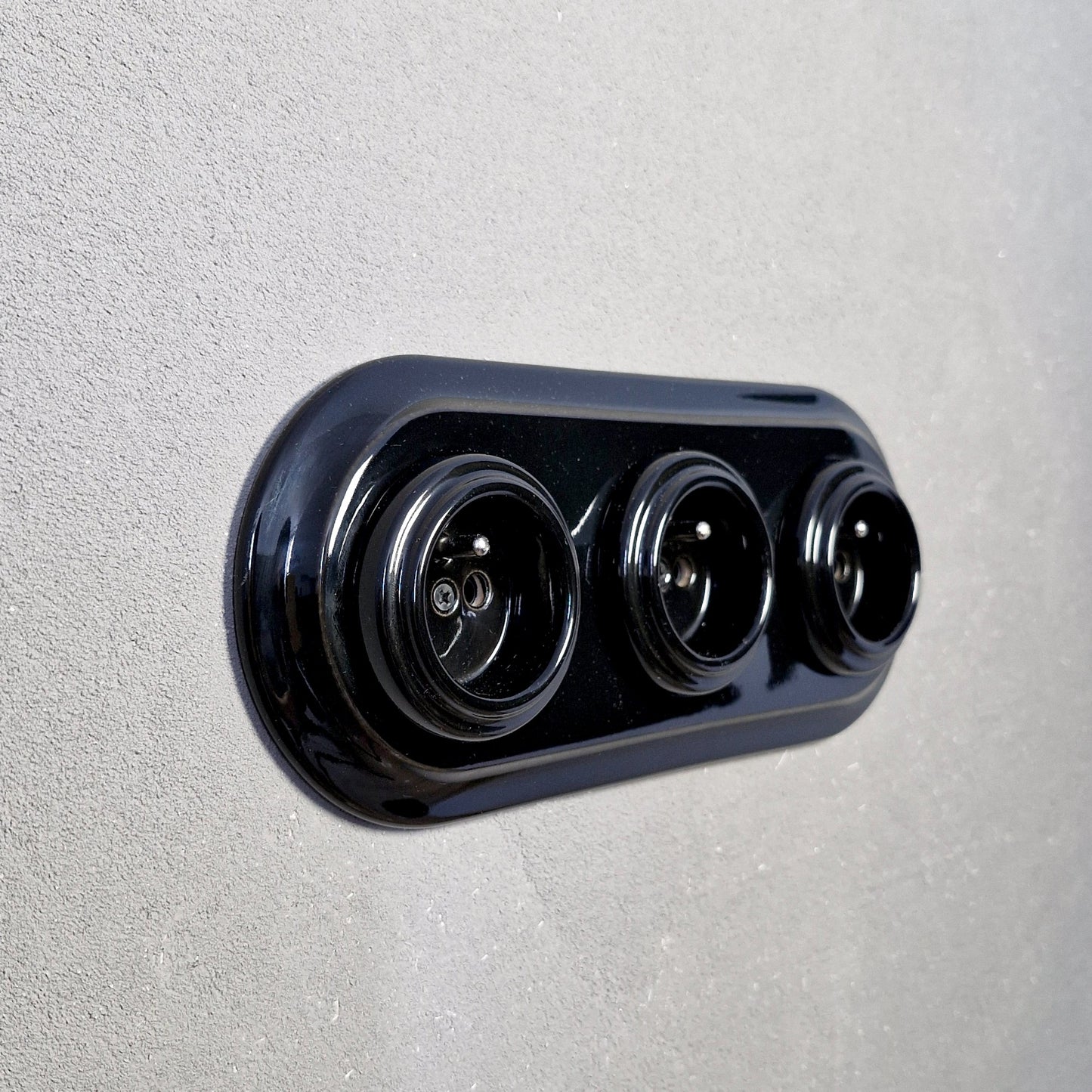 Triple Power Porcelain Socket – Retro Loft Style | Vintage Design, Flush-Mounted, French Socket in Black Ceramic
