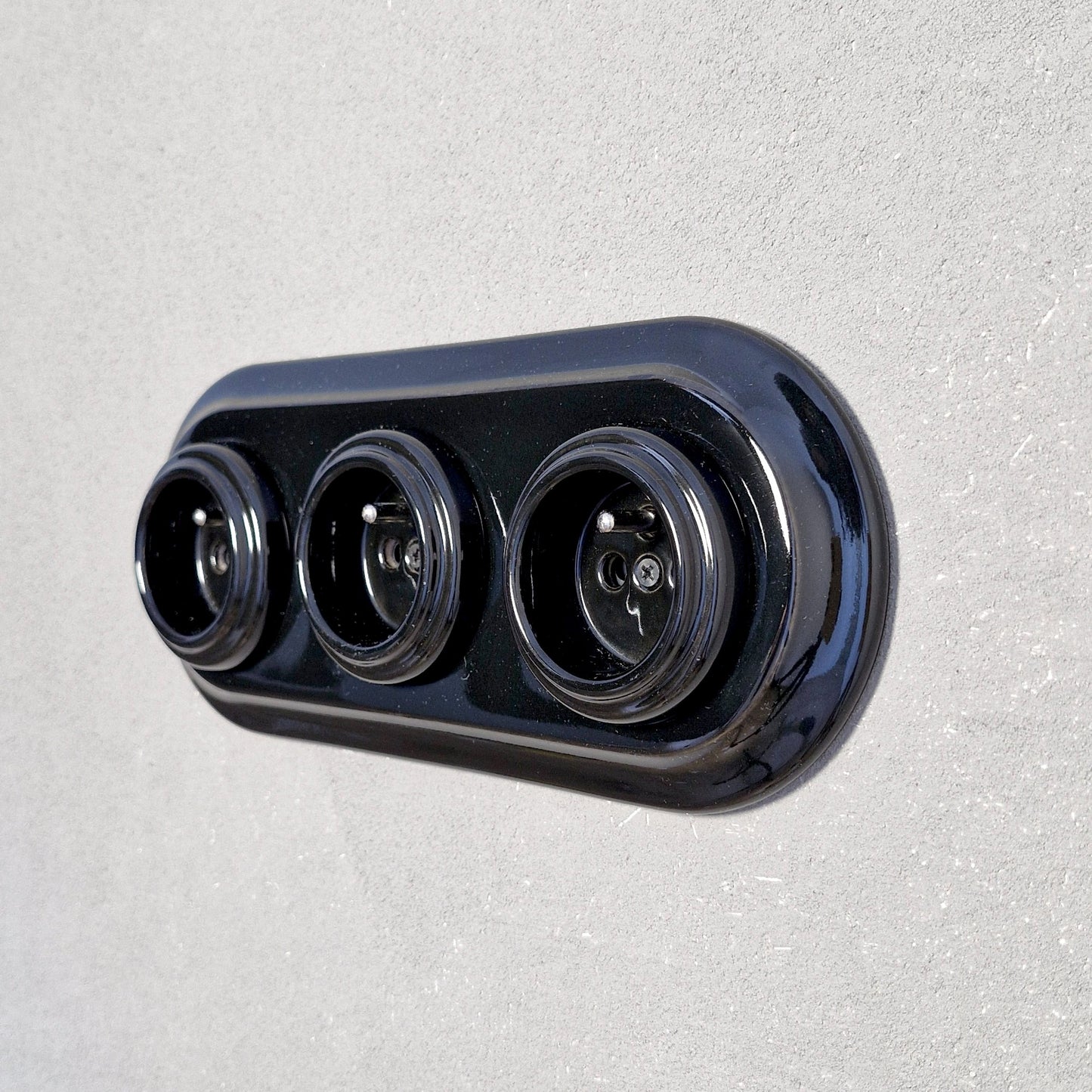 Triple Power Porcelain Socket – Retro Loft Style | Vintage Design, Flush-Mounted, French Socket in Black Ceramic
