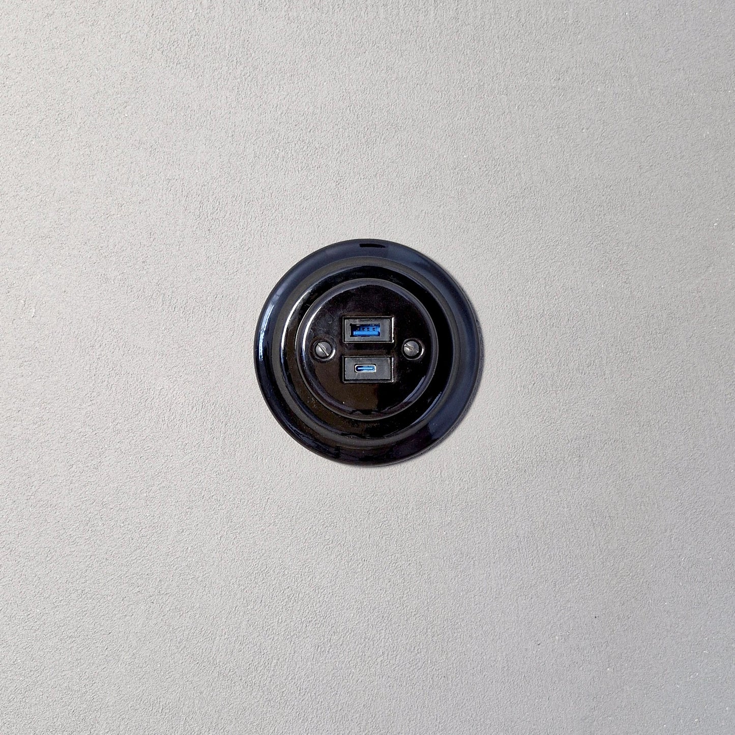 Porcelain USB Charging Socket – Retro Loft Style | Vintage Design, Flush-Mounted, USB A+C Socket in Black Ceramic