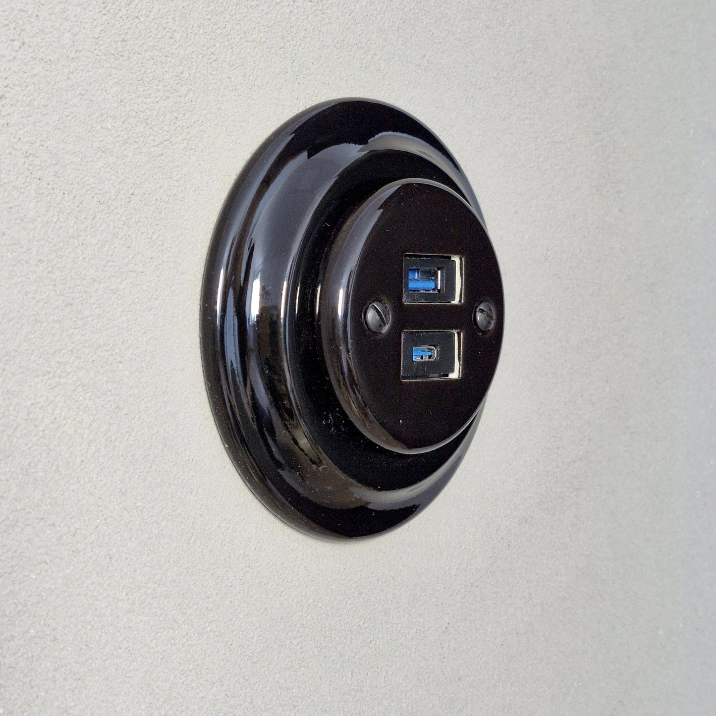 Porcelain USB Charging Socket – Retro Loft Style | Vintage Design, Flush-Mounted, USB A+C Socket in Black Ceramic