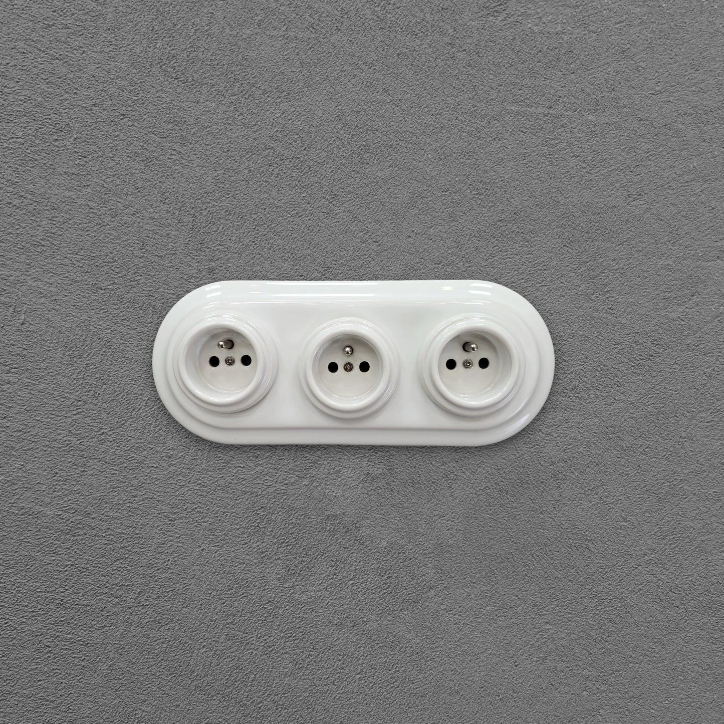 Triple Power Porcelain Socket – Retro Loft Style | Vintage Design, Flush-Mounted, French Socket in White Ceramic