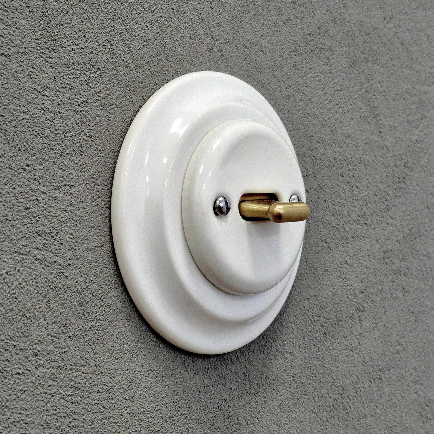Porcelain Toggle Light Switch – Retro Loft Style | Vintage Design, Flush-Mounted, Intermediate / Crossing Switch White Ceramic