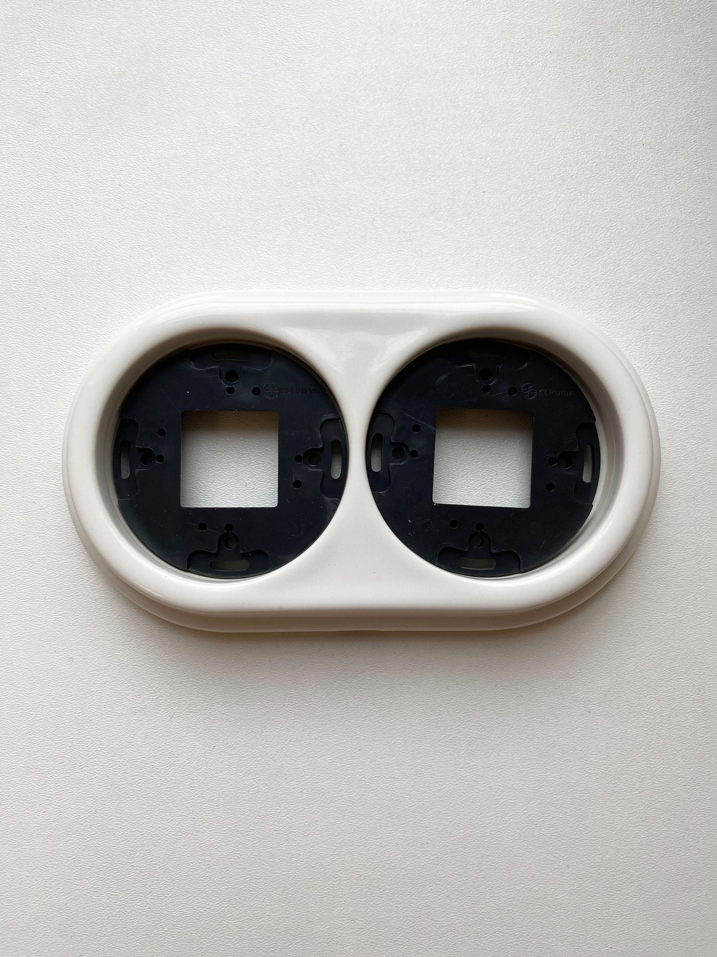 Porcelain Loft Retro Double Porcelain Frame With Plastic Part Surface Mounted Vintage Cottage Ceramic White
