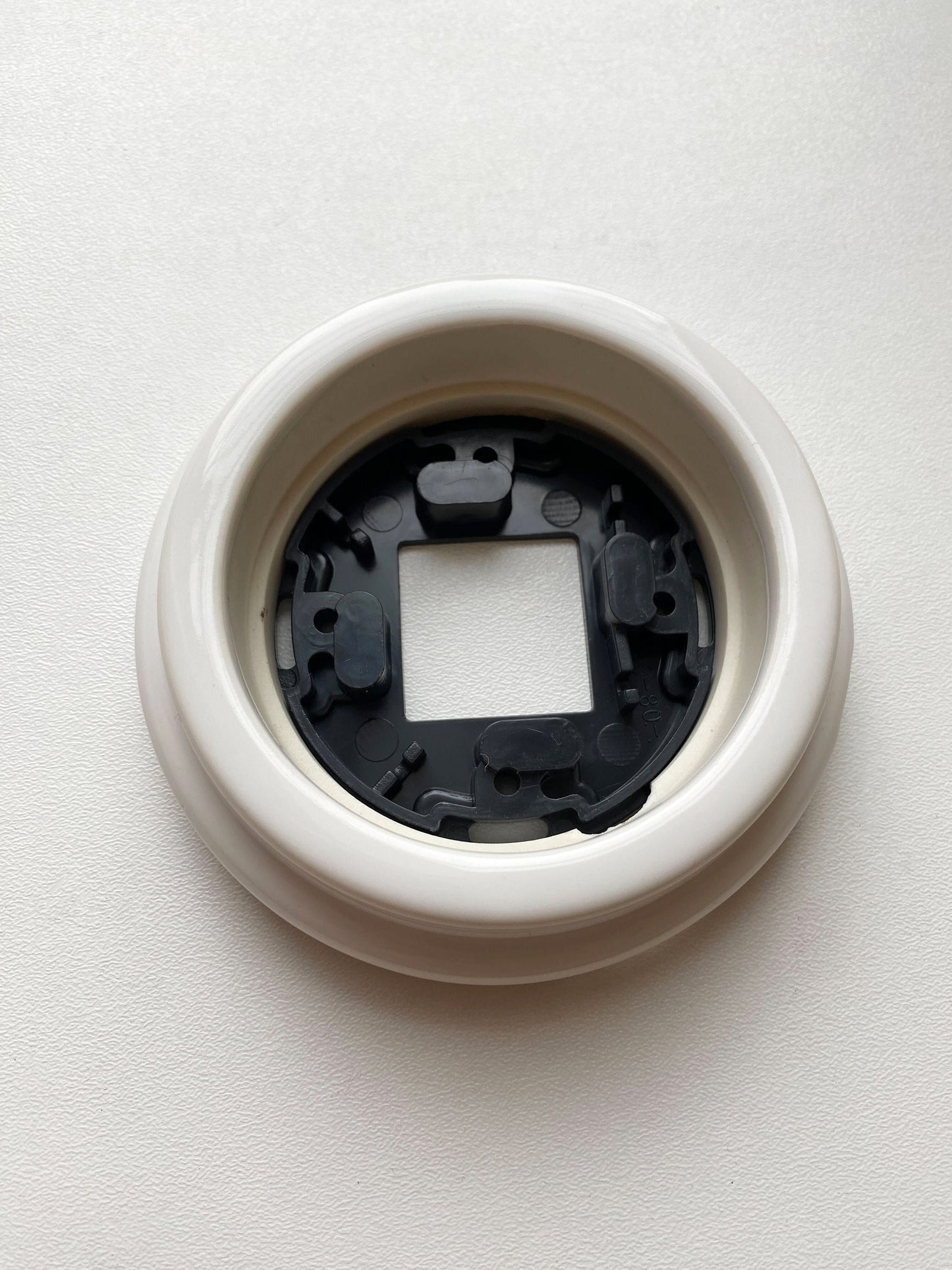 Porcelain Loft Retro Single Porcelain Frame With Plastic Part Surface Mounted Vintage Cottage Ceramic White