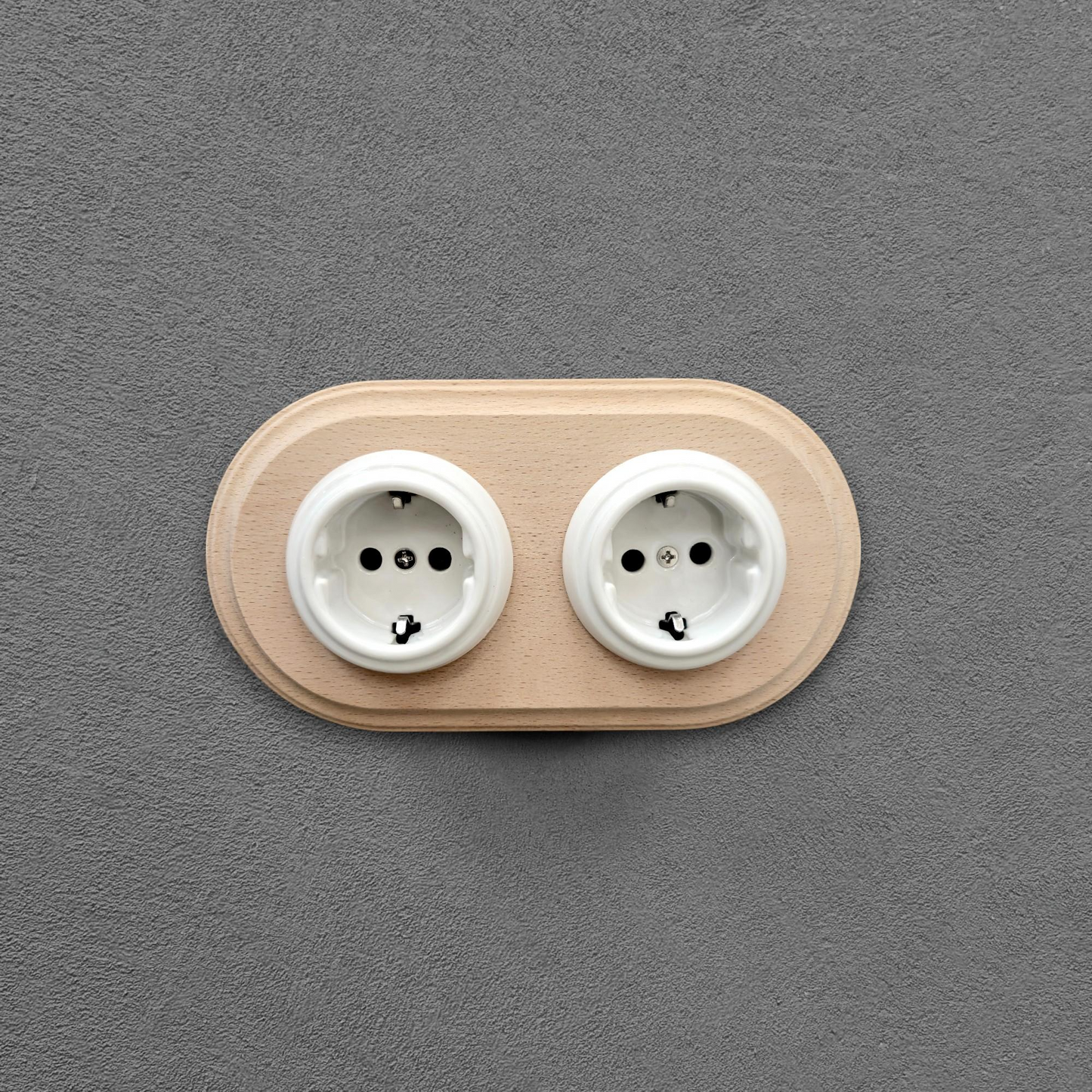 Retro Style White Ceramic German Schuko Socket – Retro Loft Style | Vintage Design, Flushed-Mounted, Natural Wood Frame