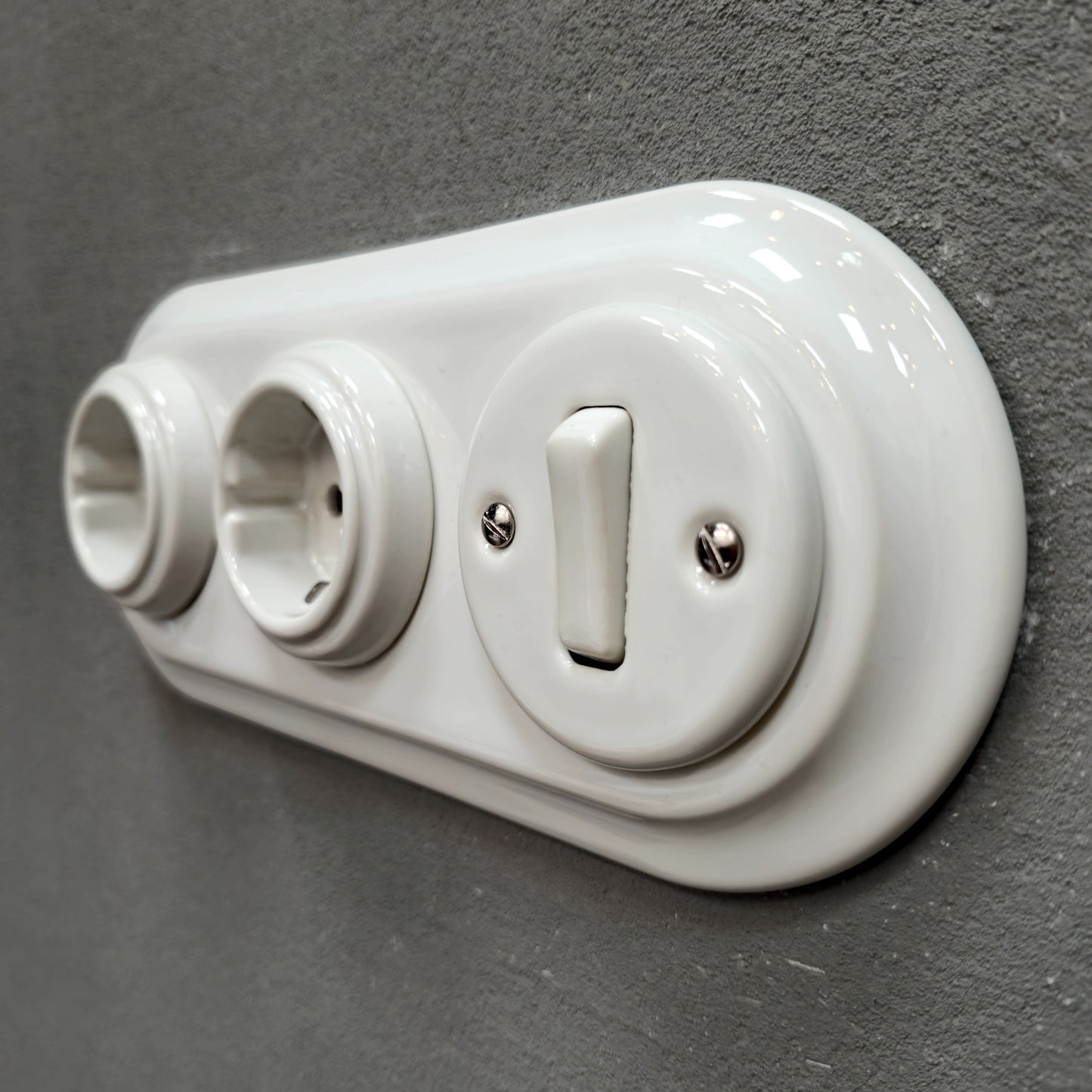 Double SCHUKO porcelain socket with light switch, white, flush-mounted, side