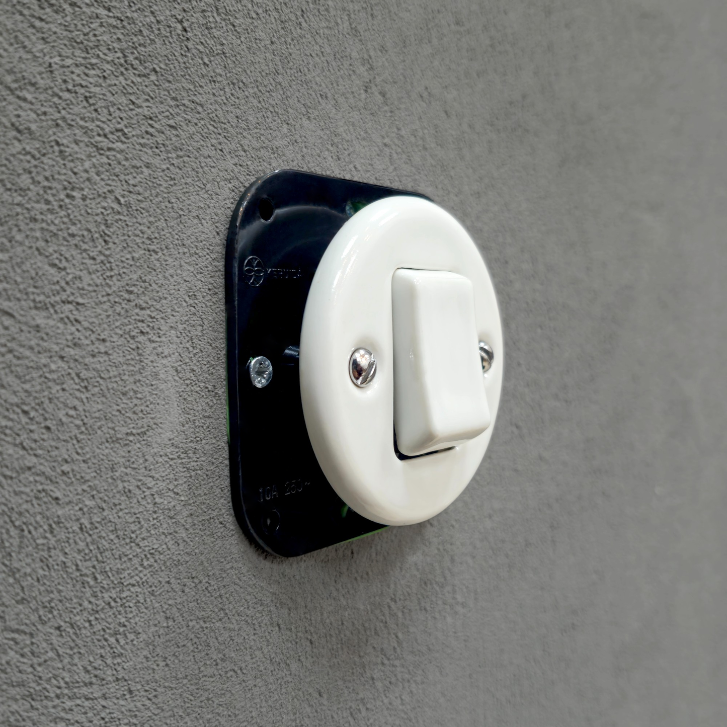 White Porcelain Wide Rocker Connection Inner Part Push Button Switch 1 Gang Two-Pole With A Big Key Flush-Mounted