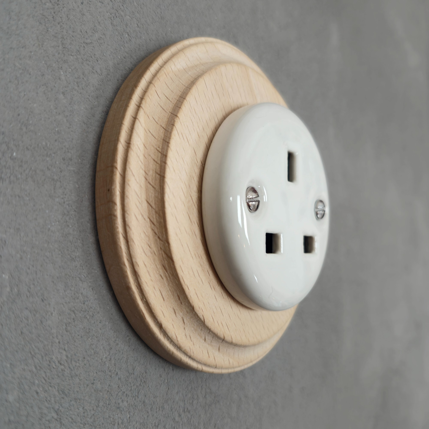 Retro Style White Ceramic Single UK Type Socket Natural Wood Frame Flushed-Mounted