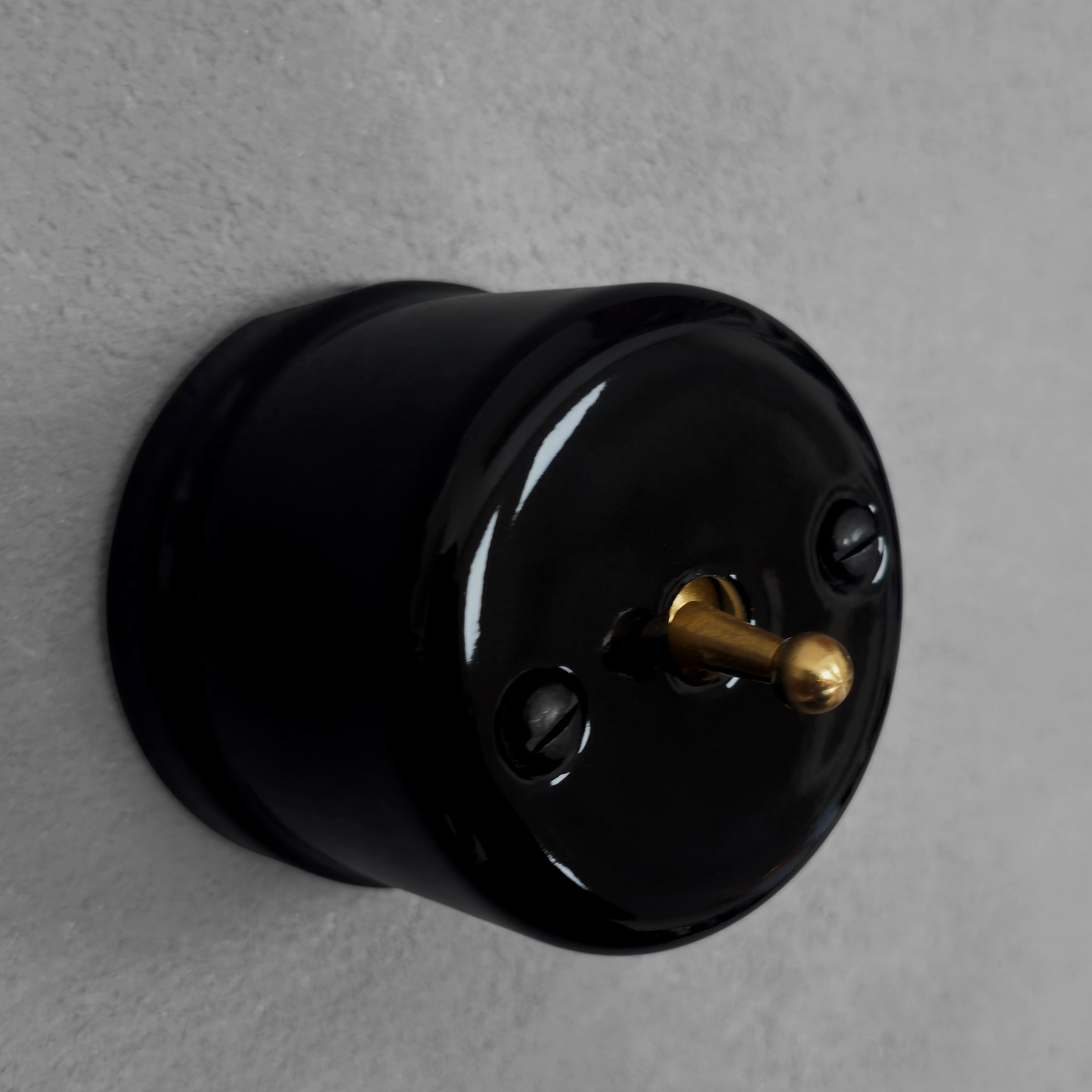 black porcelain 1gang2way toggle switch insert, surface-mount, angled