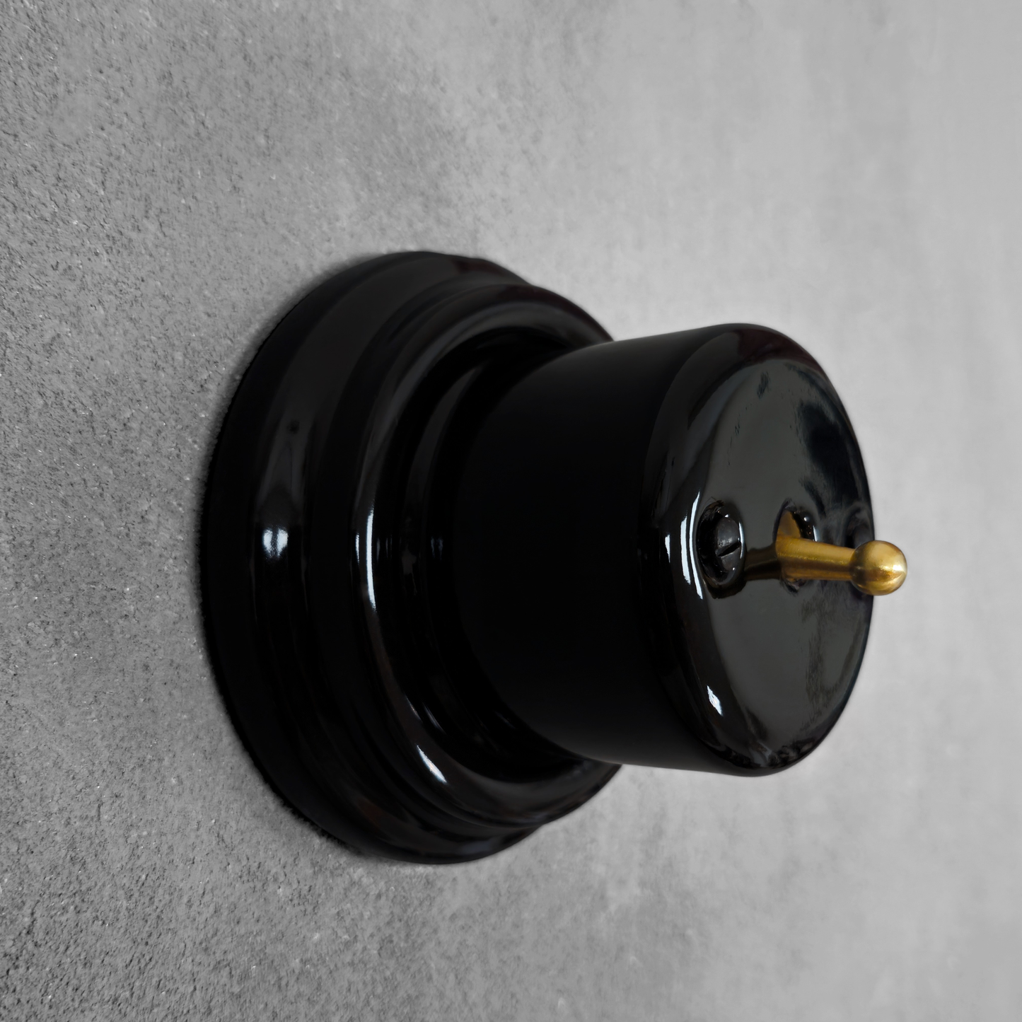 black porcelain 1gang2way toggle light switch, surface-mount, angled