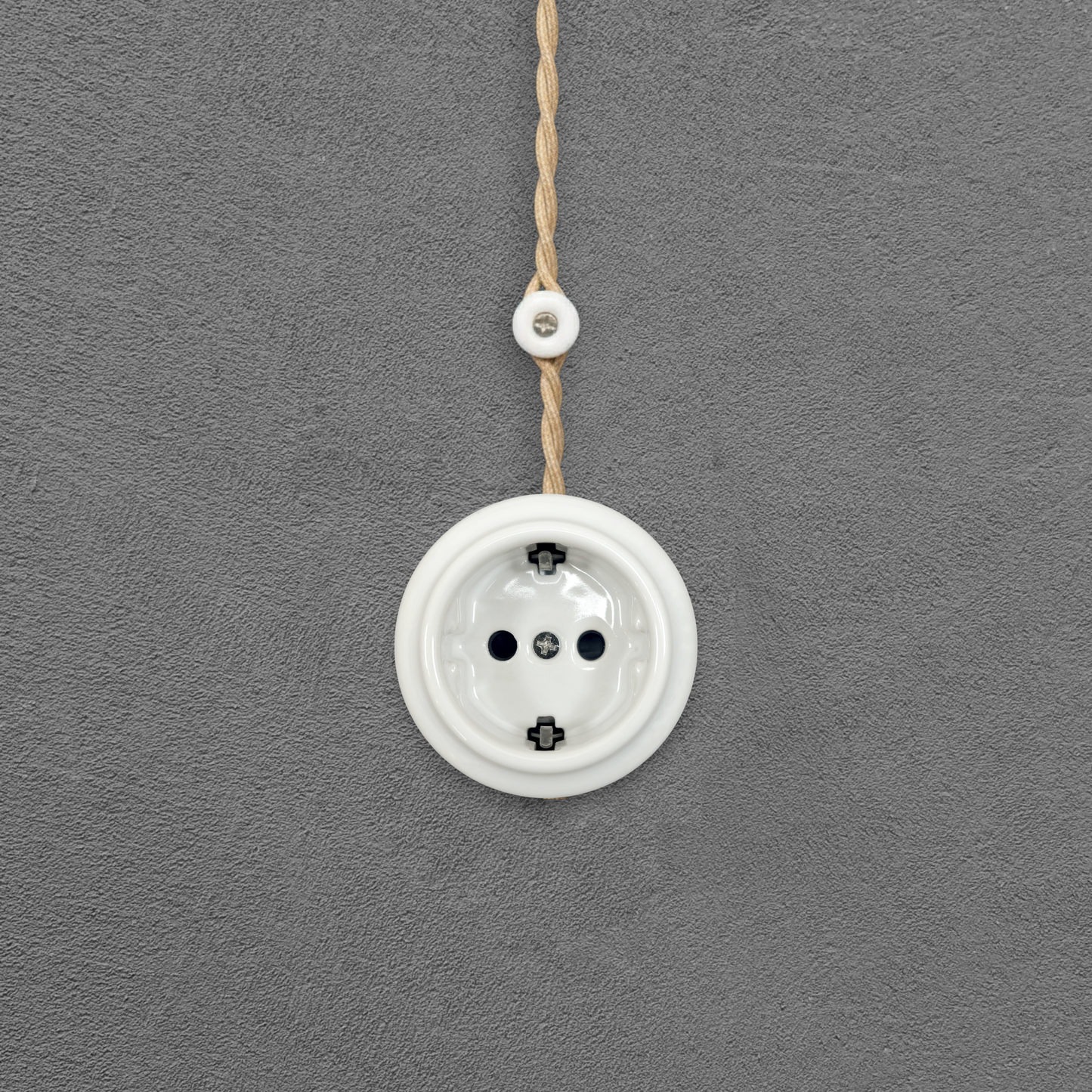 Single SCHUKO porcelain socket insert, white, surface-mounted