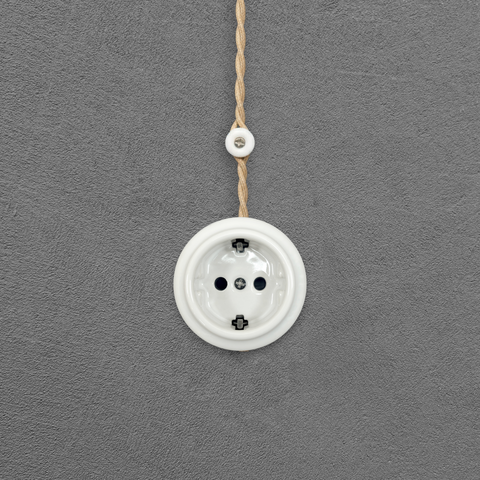 Single SCHUKO porcelain socket insert, white, surface-mounted