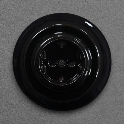 Single SCHUKO porcelain socket, black, surface-mounted
