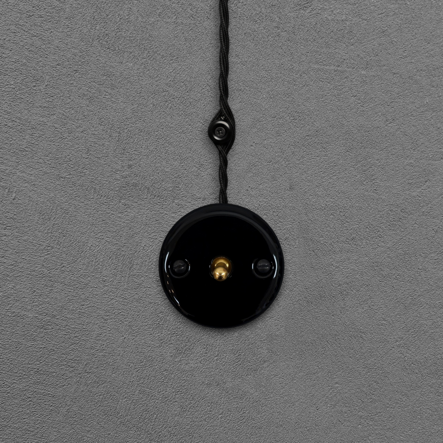 black porcelain 1gang2way toggle switch insert, surface-mount