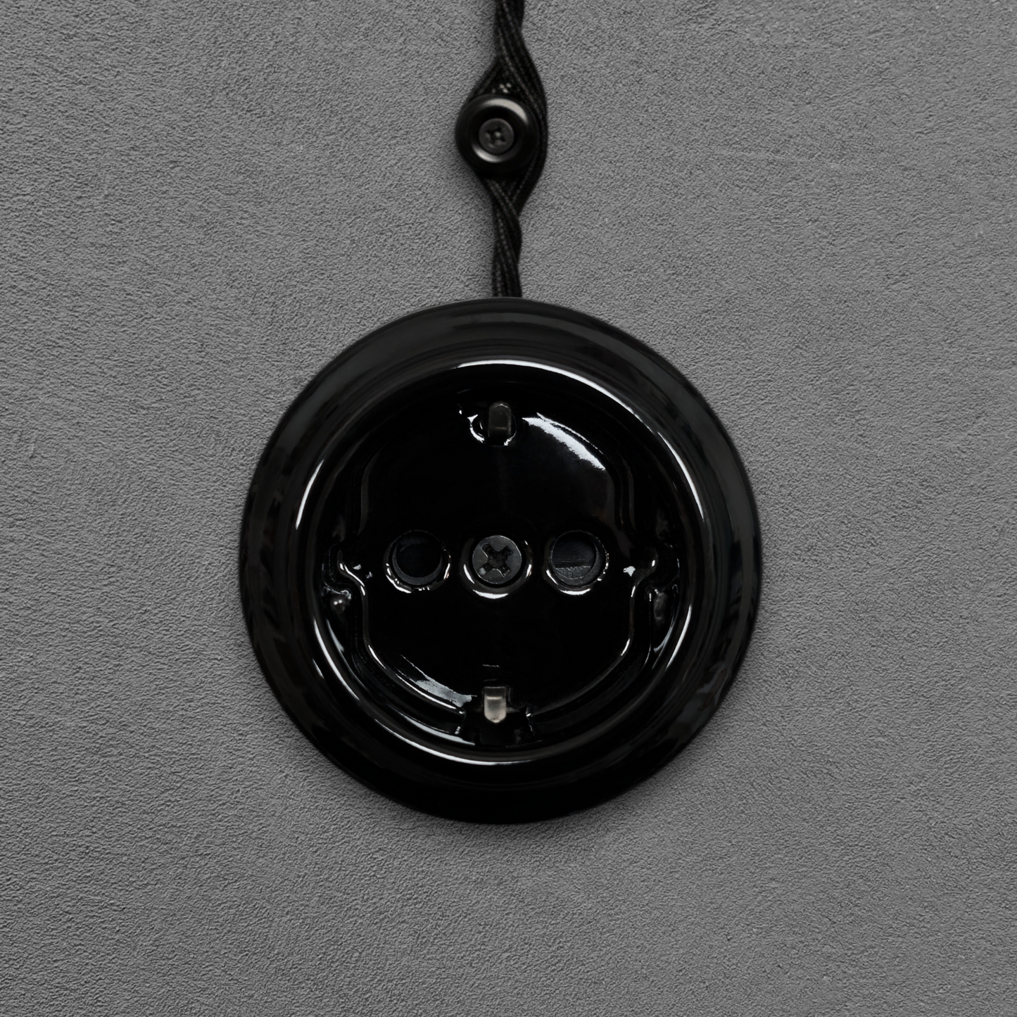 Single SCHUKO porcelain socket insert, black, surface-mounted, front view