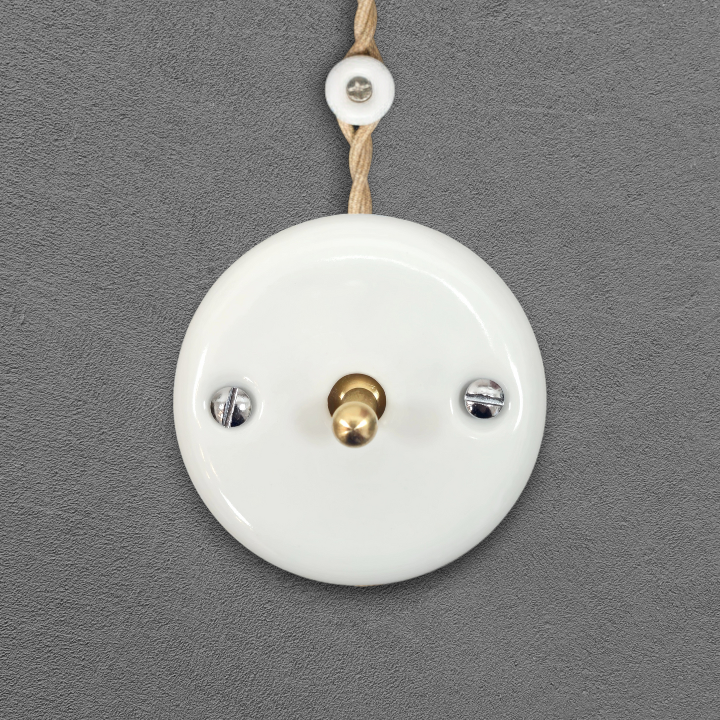 white porcelain 1gang2way toggle switch insert, surface-mount, front