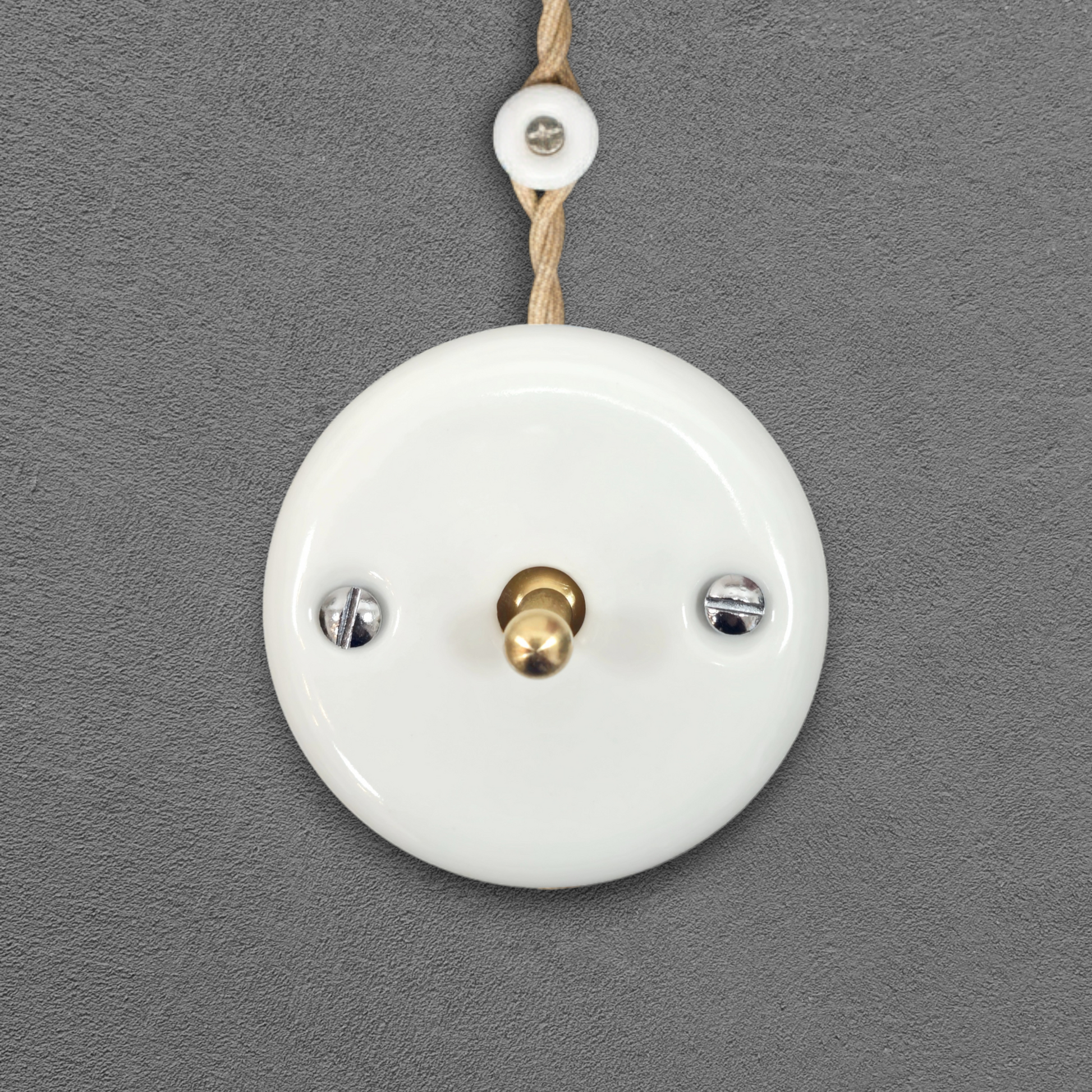 white porcelain 1gang2way toggle switch insert, surface-mount, front