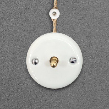 white porcelain 1gang2way toggle switch insert, surface-mount, front