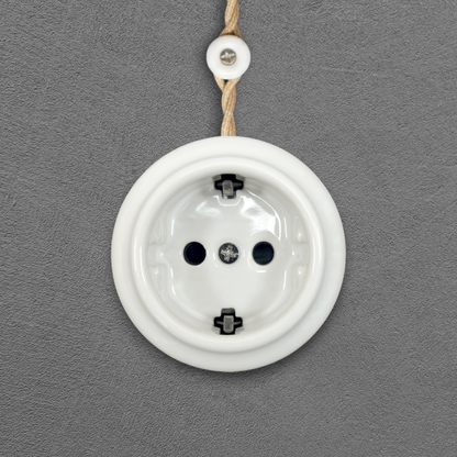 Single SCHUKO porcelain socket insert, white, surface-mounted, front view