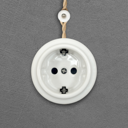 Single SCHUKO porcelain socket insert, white, surface-mounted, front view