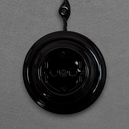 Single SCHUKO porcelain socket, black, surface-mounted, front view