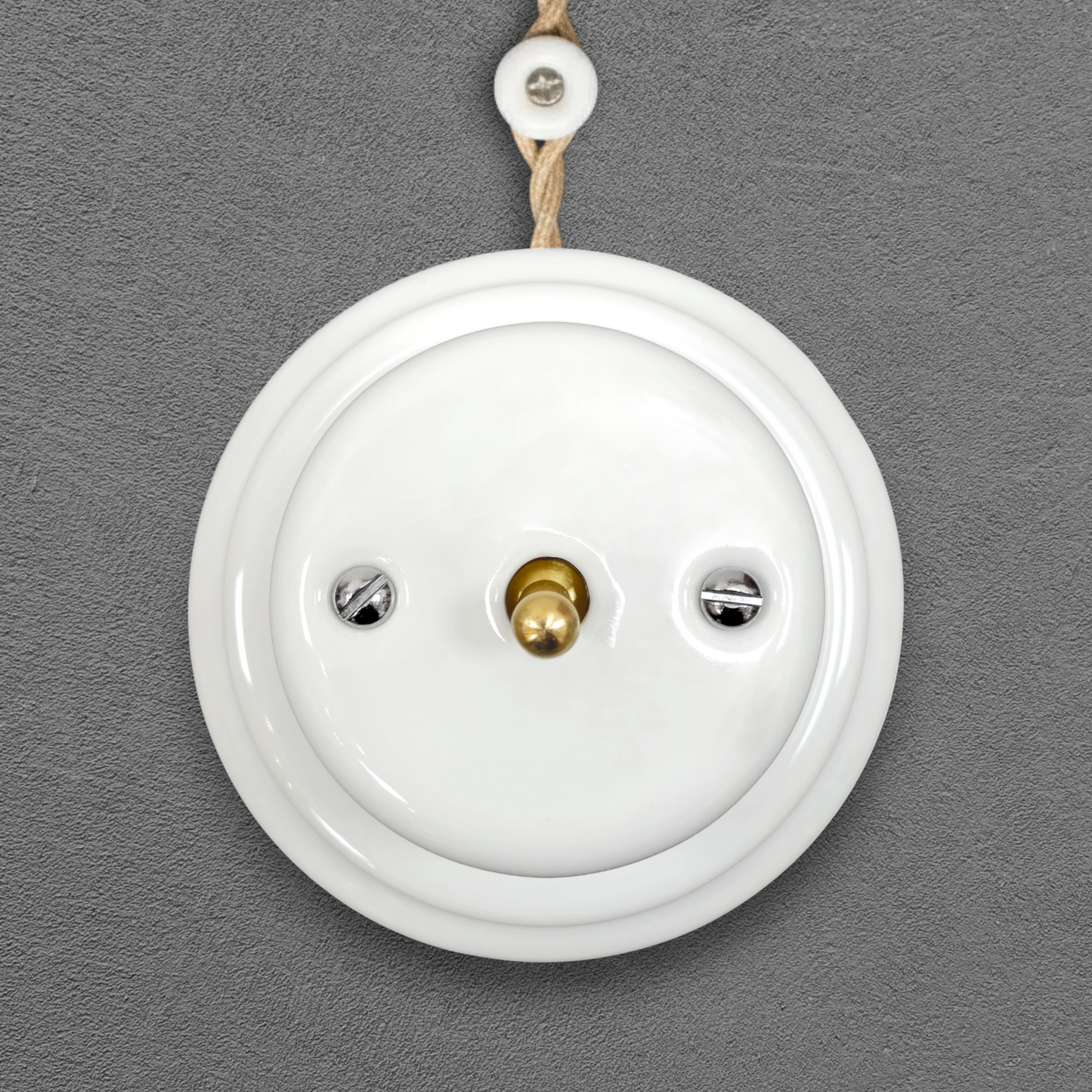 white porcelain 1gang2way toggle light switch, surface-mount, front