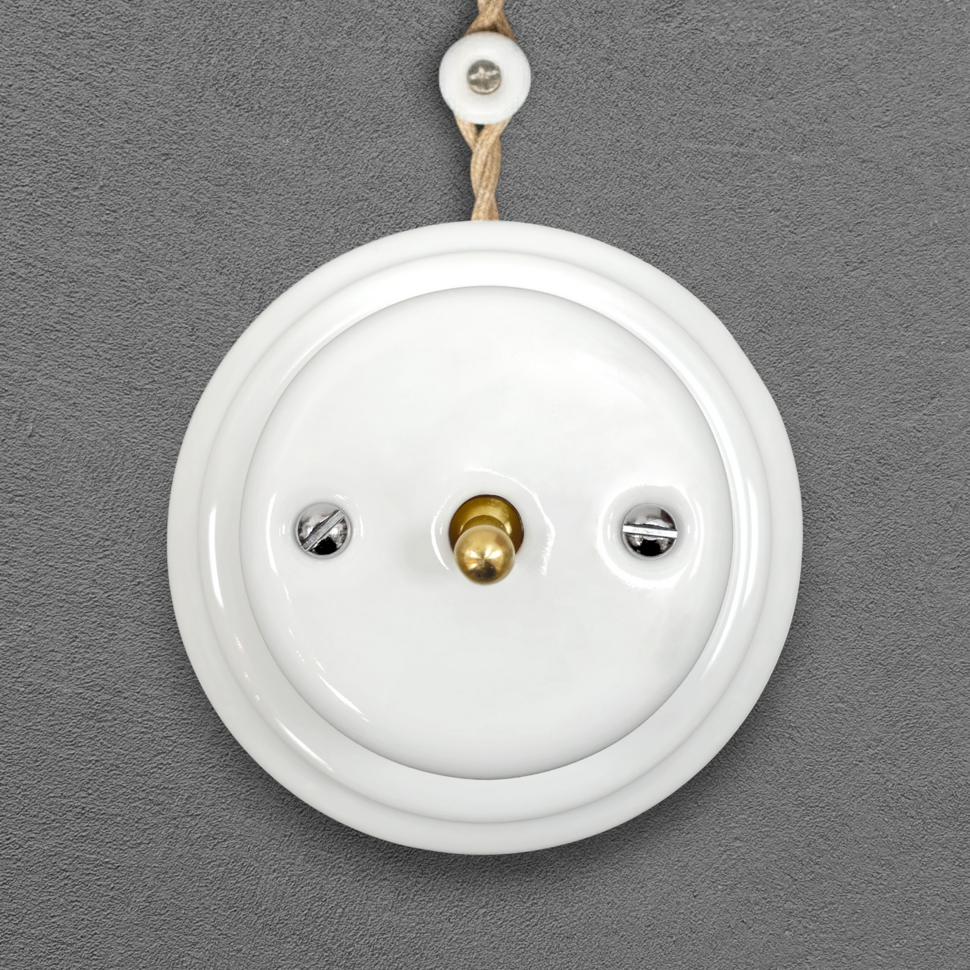 white porcelain 1gang2way toggle light switch, surface-mount, front