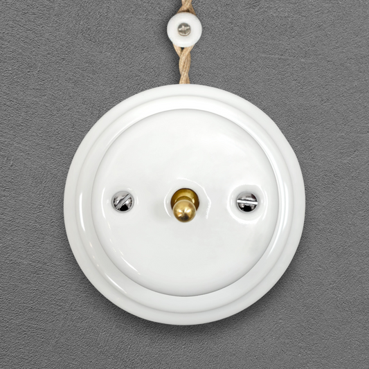 white porcelain 1gang2way toggle light switch, surface-mount, front