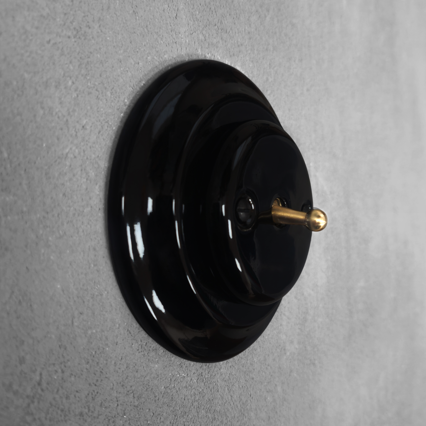 black porcelain 1gang2way toggle switch, flush-mount, angled