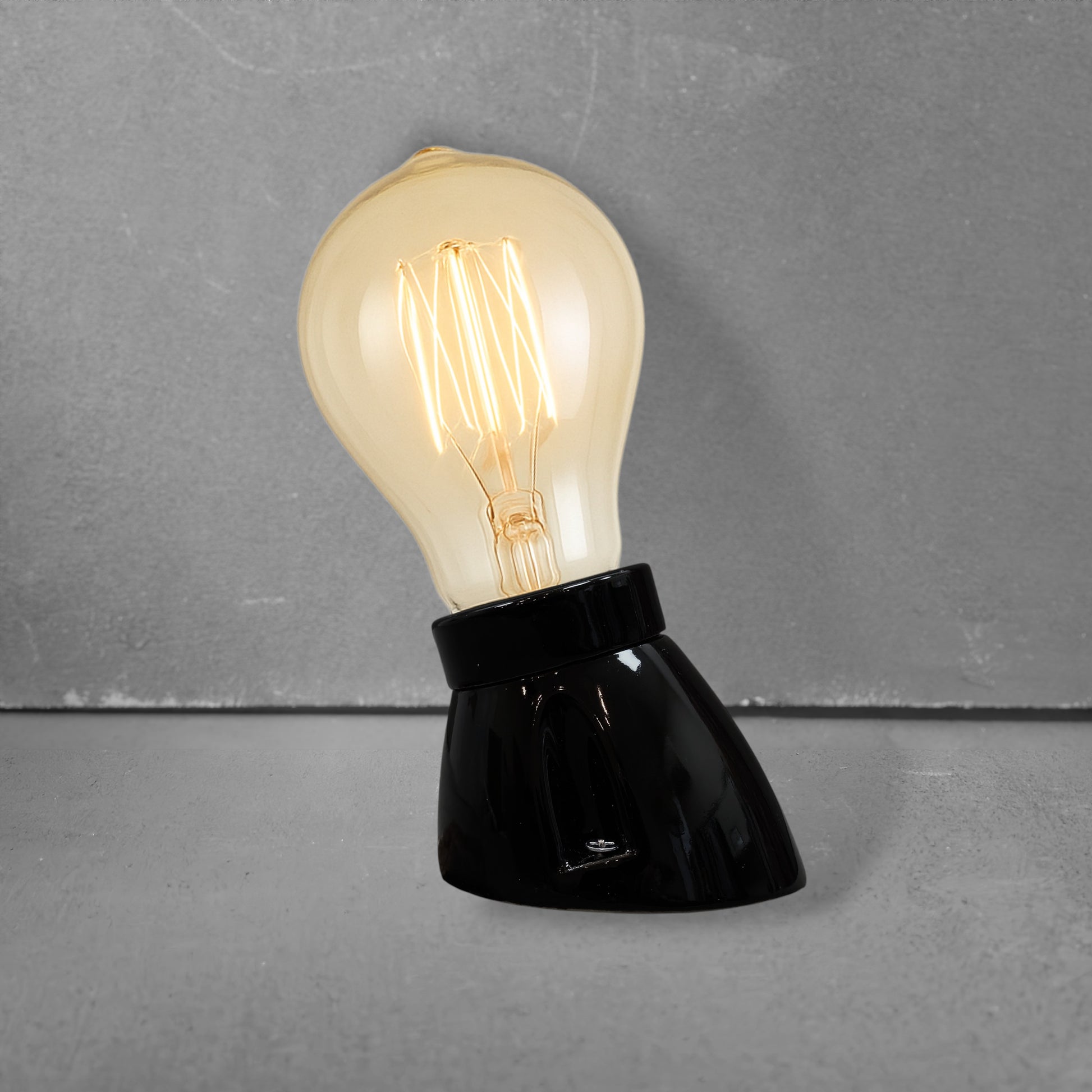 black porcelain inclined E27 lamp holder, surface-mount