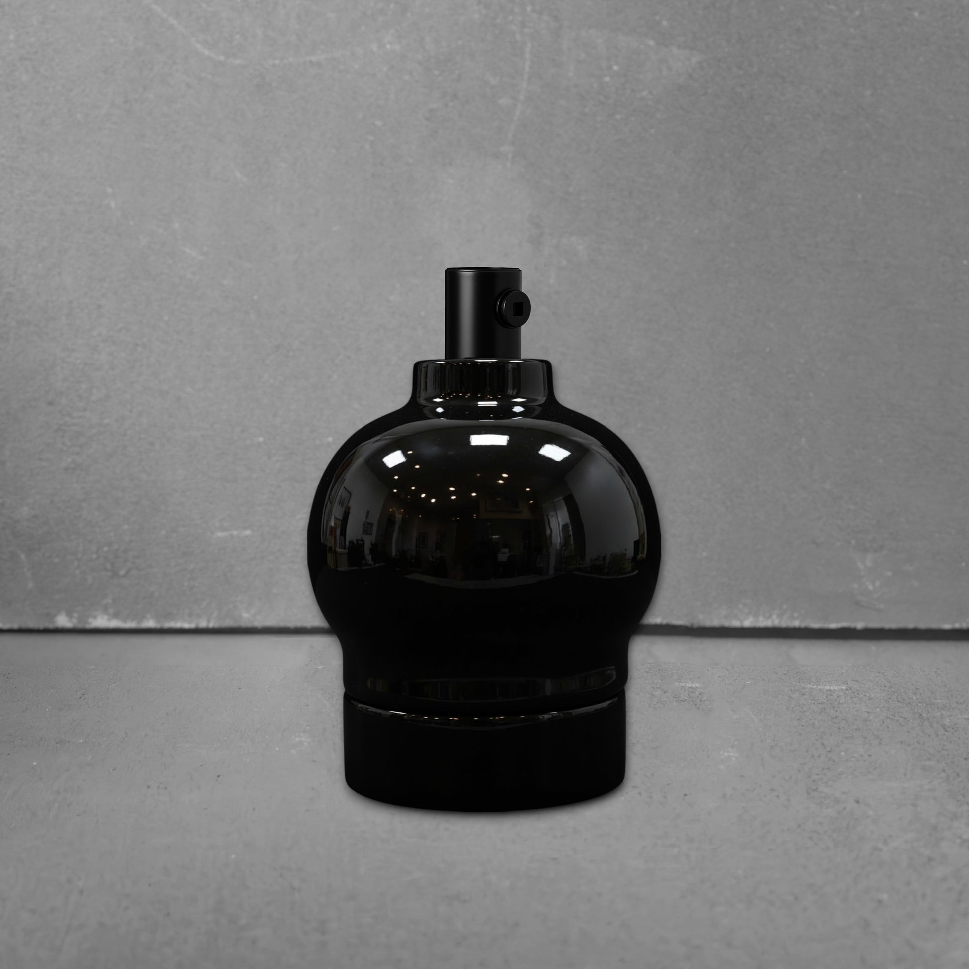 black porcelain hanging apple shape E27 lamp holder, 45x65mm, front