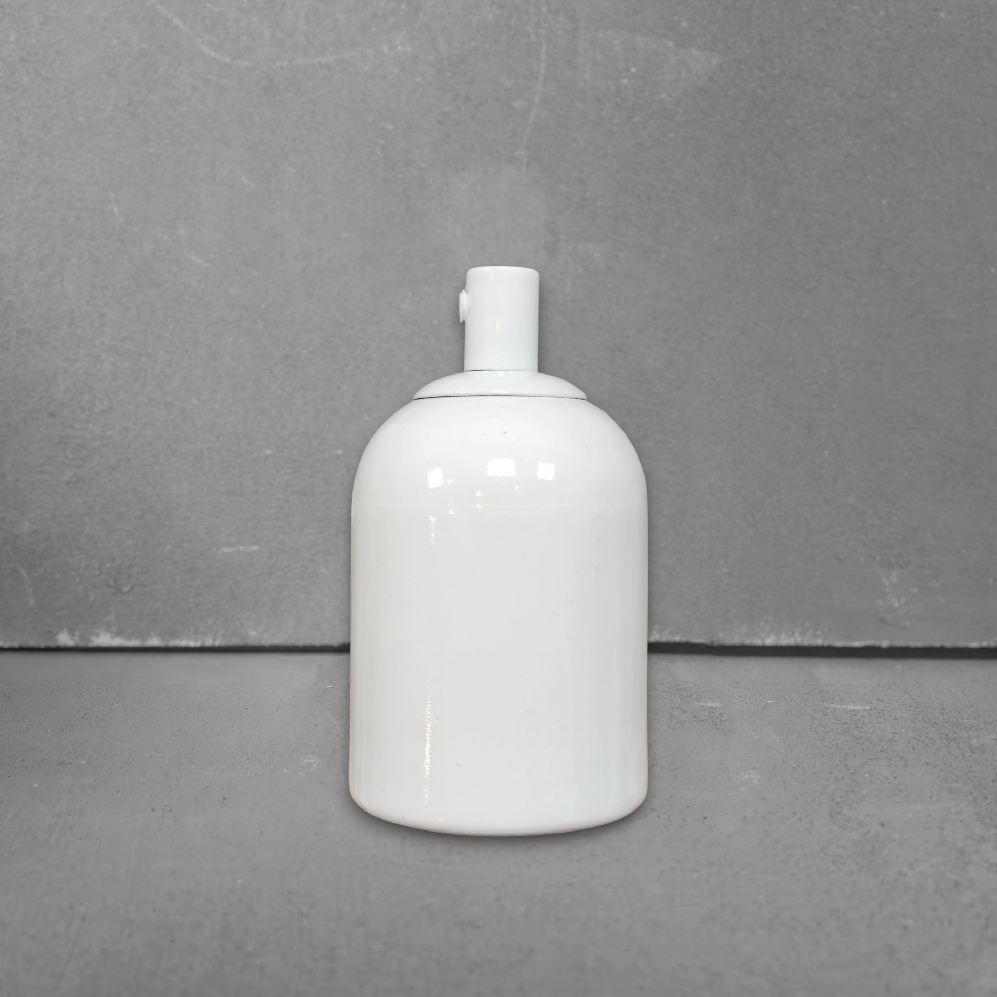 white porcelain hanging E27 lamp holder, 50x95mm, front