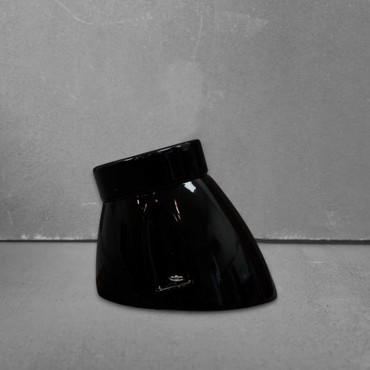 black porcelain inclined E27 lamp holder, surface-mount, front