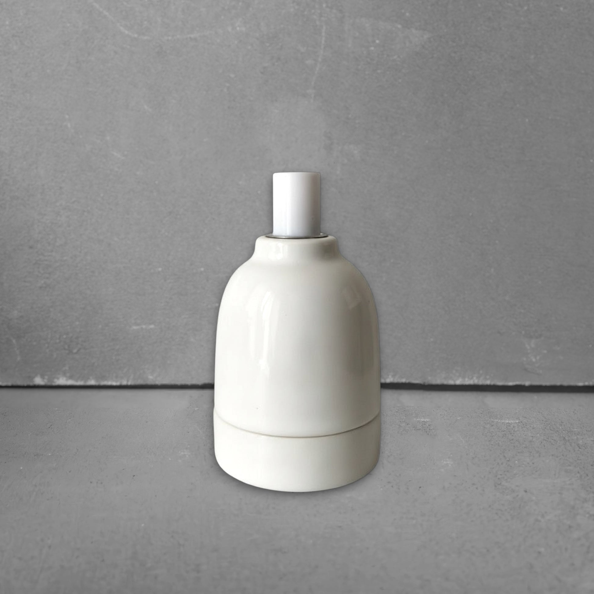 white porcelain hanging E27 lamp holder, 45x65mm, front