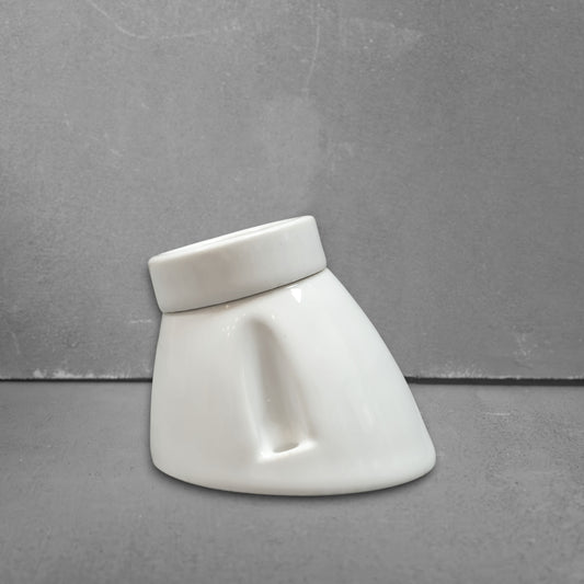 white porcelain inclined E27 lamp holder, surface-mount, front