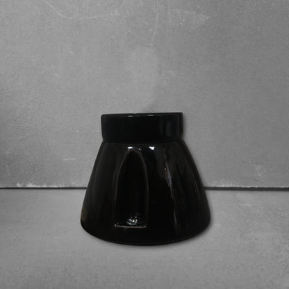 black porcelain straight E27 lamp holder, surface-mount, front