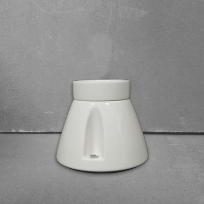 white porcelain straight E27 lamp holder, surface-mount, front