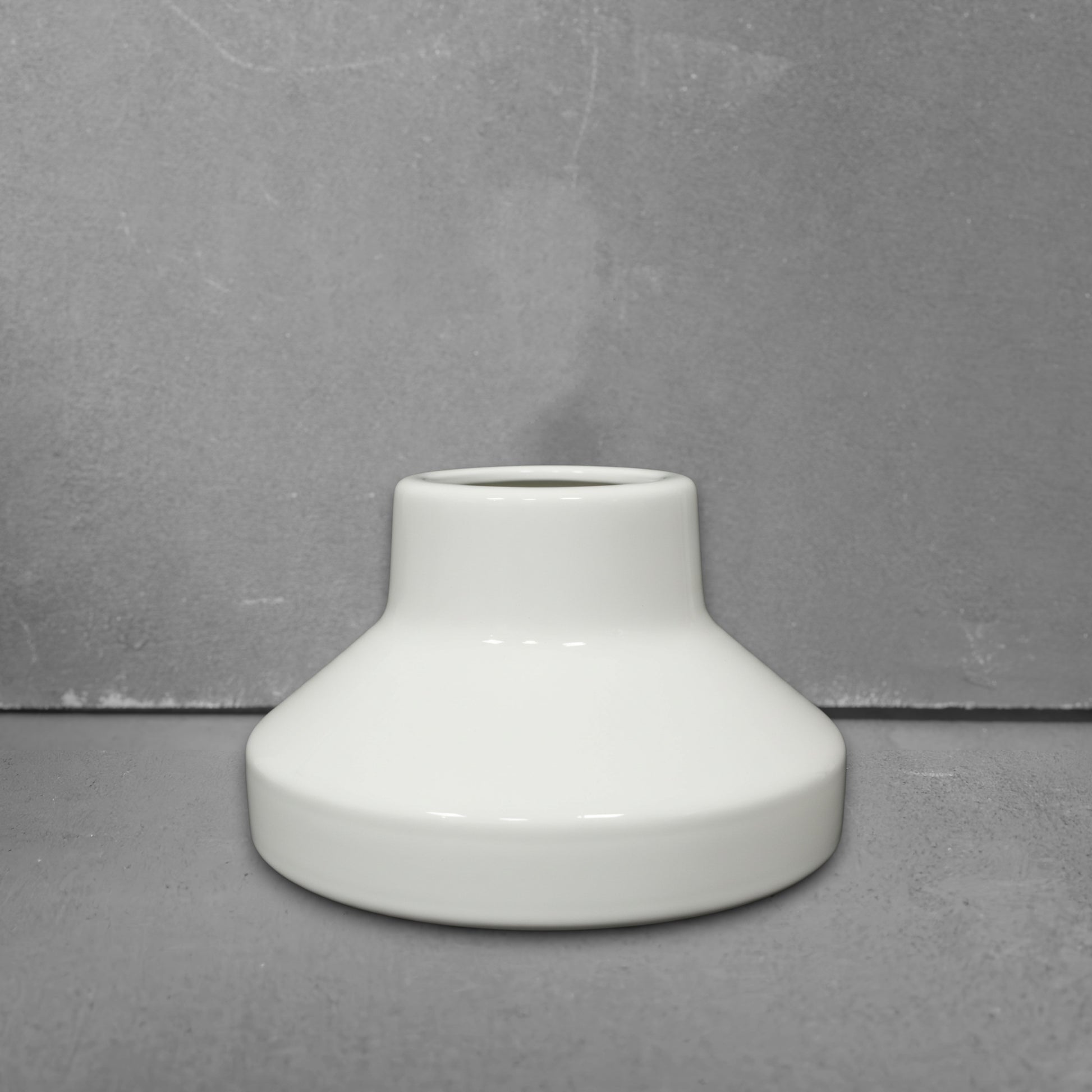 white porcelain high frequency E27 lamp holder, side