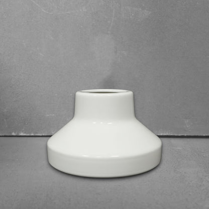 white porcelain high frequency E27 lamp holder, side