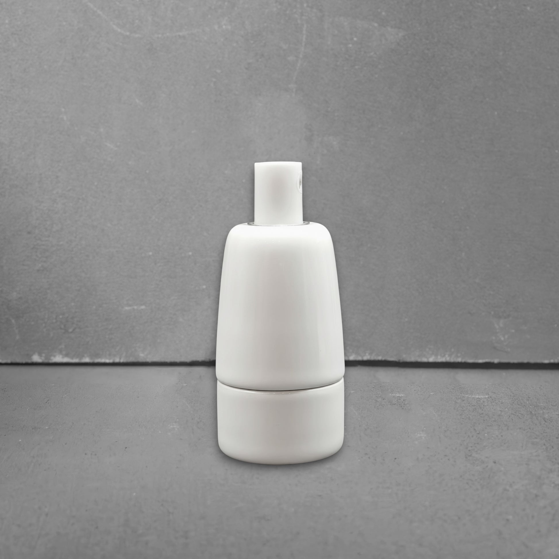 white porcelain hanging E14 lamp holder, 30x60mm, front