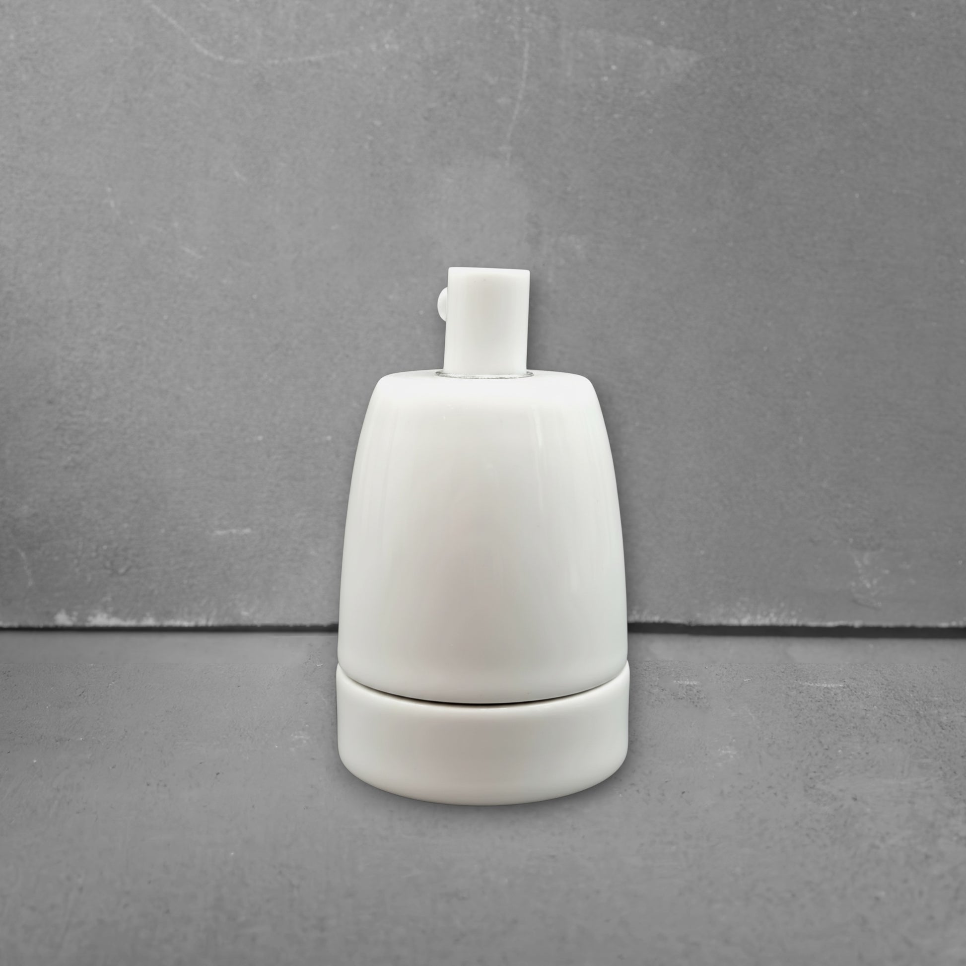 white porcelain hanging E27 lamp holder, 45x60mm, front