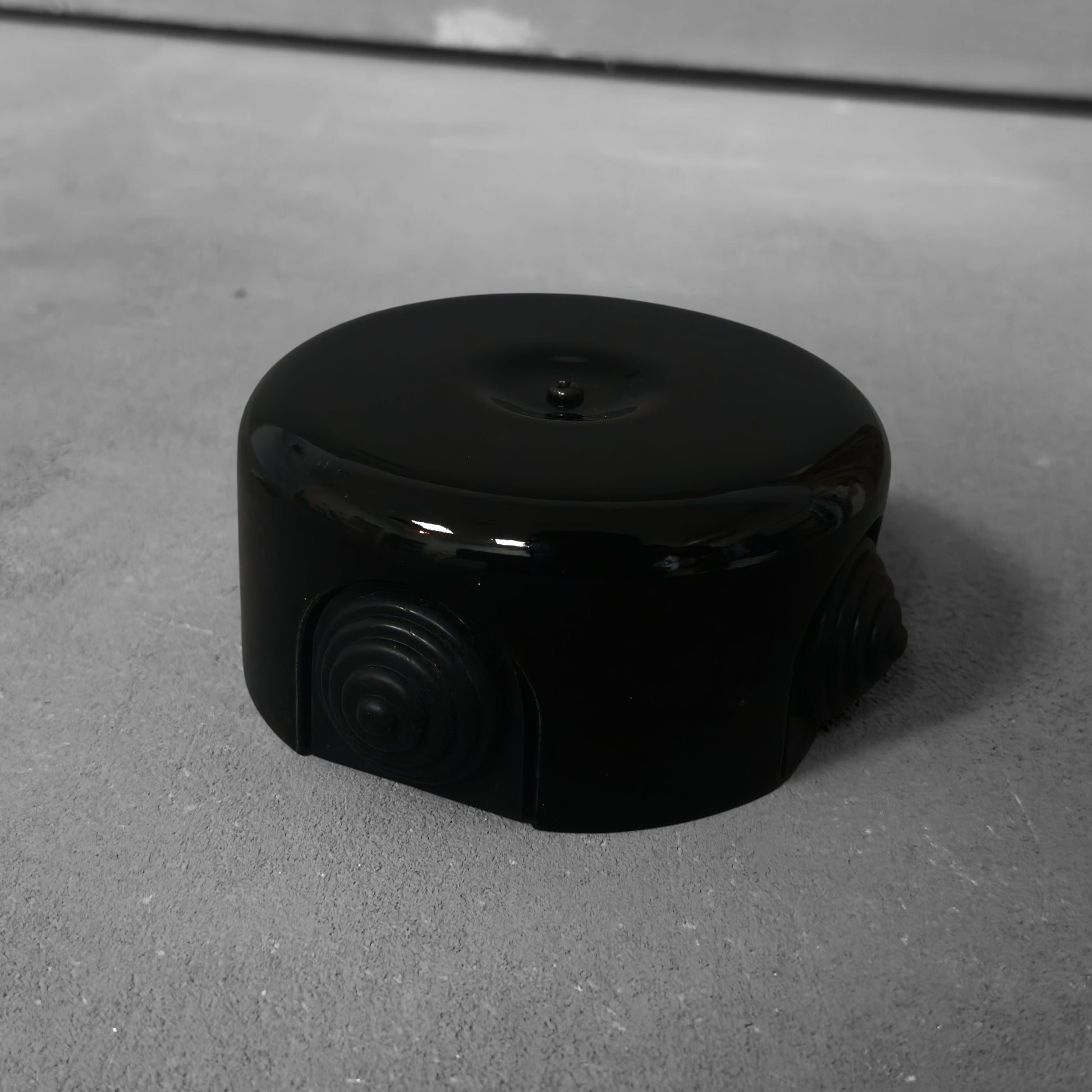 black porcelain junction box, 90x45mm, angled