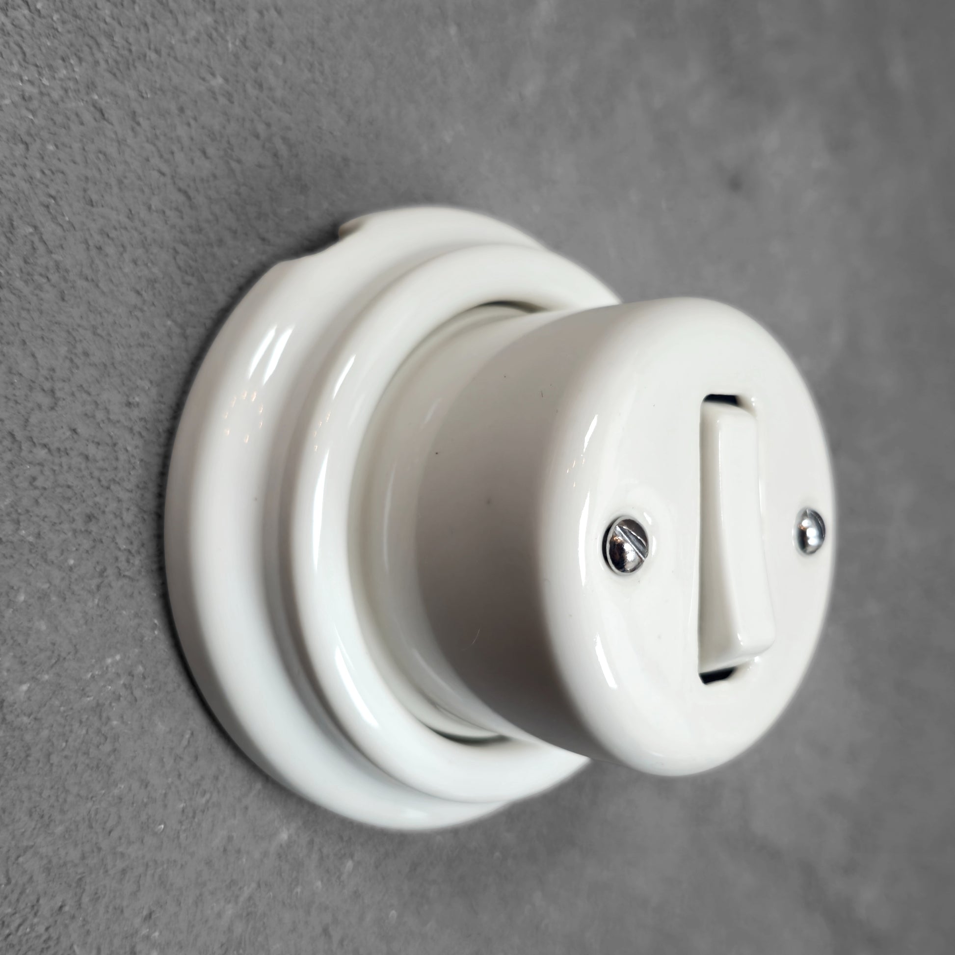 white porcelain 1gang2way light switch, surface-mount, angled