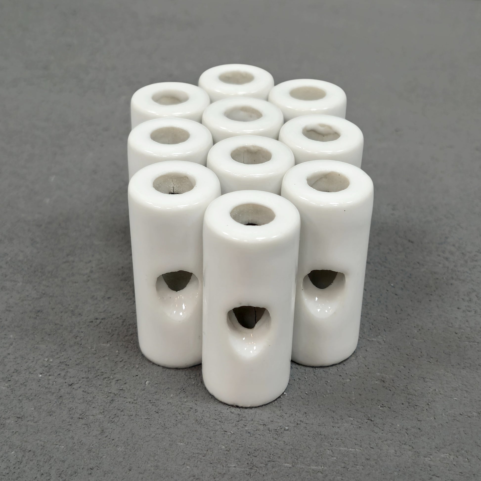 White porcelain cable decentraliser, surface-mount, 10pcs
