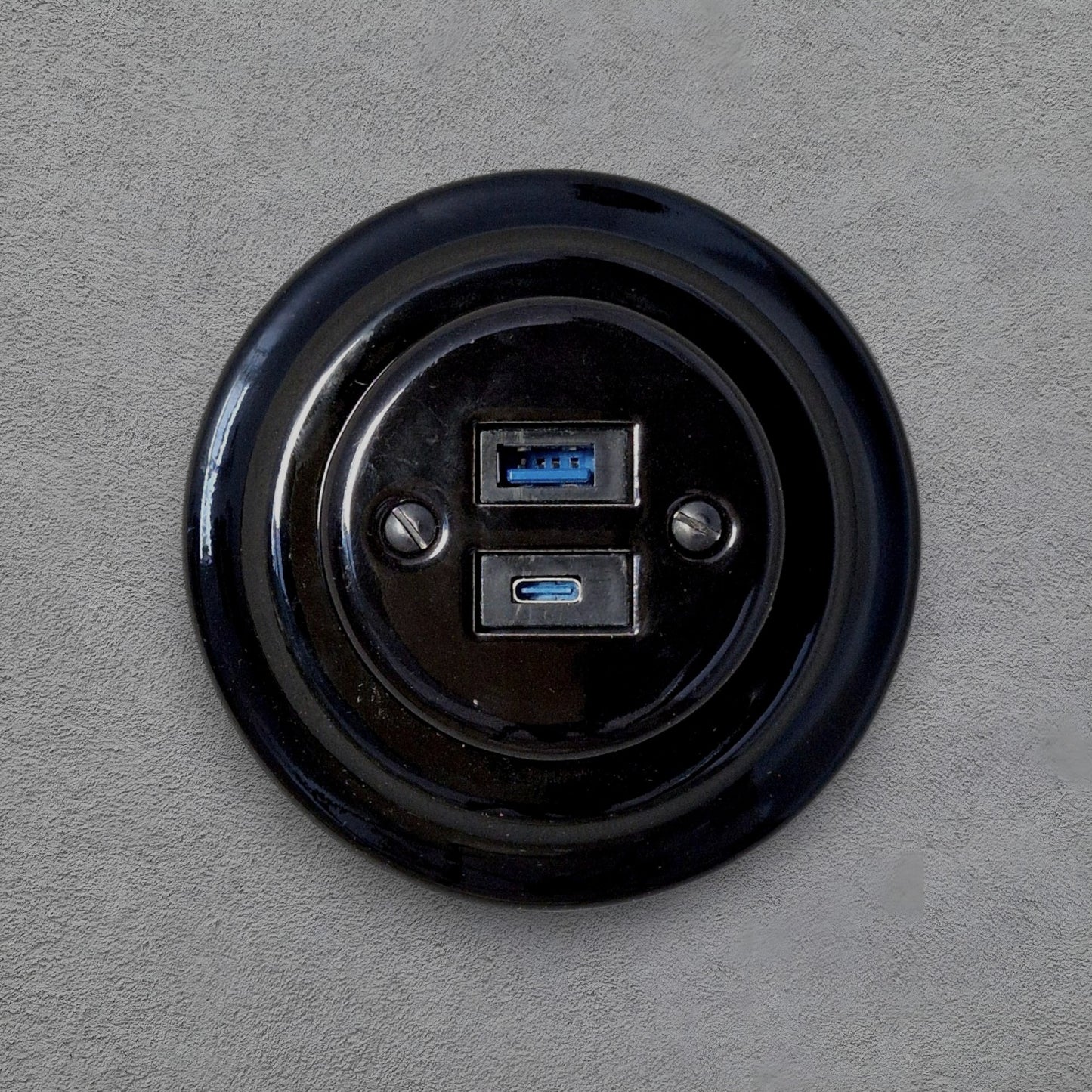 Porcelain USB Charging Socket – Retro Loft Style | Vintage Design, Flush-Mounted, USB A+C Socket in Black Ceramic